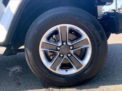 Used 2019 Jeep Wrangler Unlimited Sahara w/ Safety Group AWD/4WD image 10