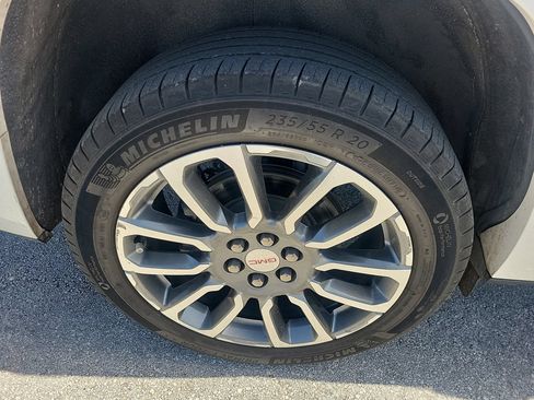 Used 2023 GMC Acadia Denali w/ Denali Ultimate Package FWD image 7