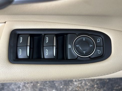 Used 2019 Cadillac XT5 AWD image 12