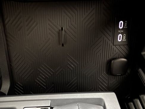 Used 2024 Toyota Tacoma SR image 19