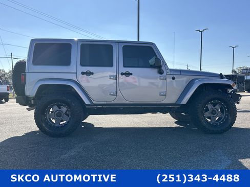 Used 2017 Jeep Wrangler Unlimited Sahara w/ Connectivity Group image 6