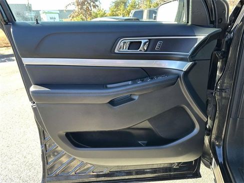 Used 2017 Ford Explorer XLT w/ Equipment Group 202A image 18