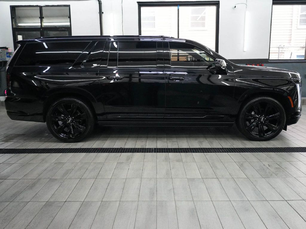 Used 2025 Cadillac Escalade ESV Sport Platinum AWD/4WD image 5