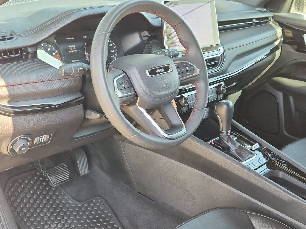 Used 2025 Jeep Compass Trailhawk AWD/4WD image 20