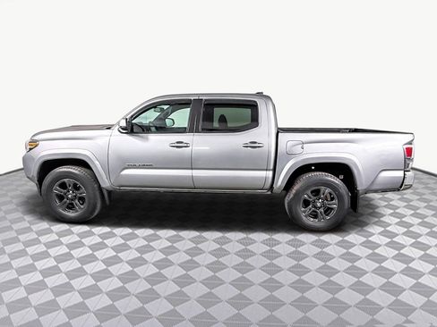 Used 2017 Toyota Tacoma TRD Sport image 6