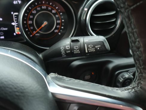 Used 2020 Jeep Wrangler Unlimited Sahara AWD/4WD image 29