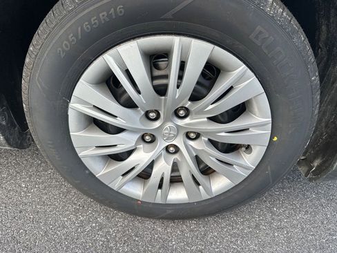 Used 2013 Toyota Camry LE image 11