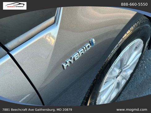 Used 2022 Toyota Prius L Eco FWD image 22