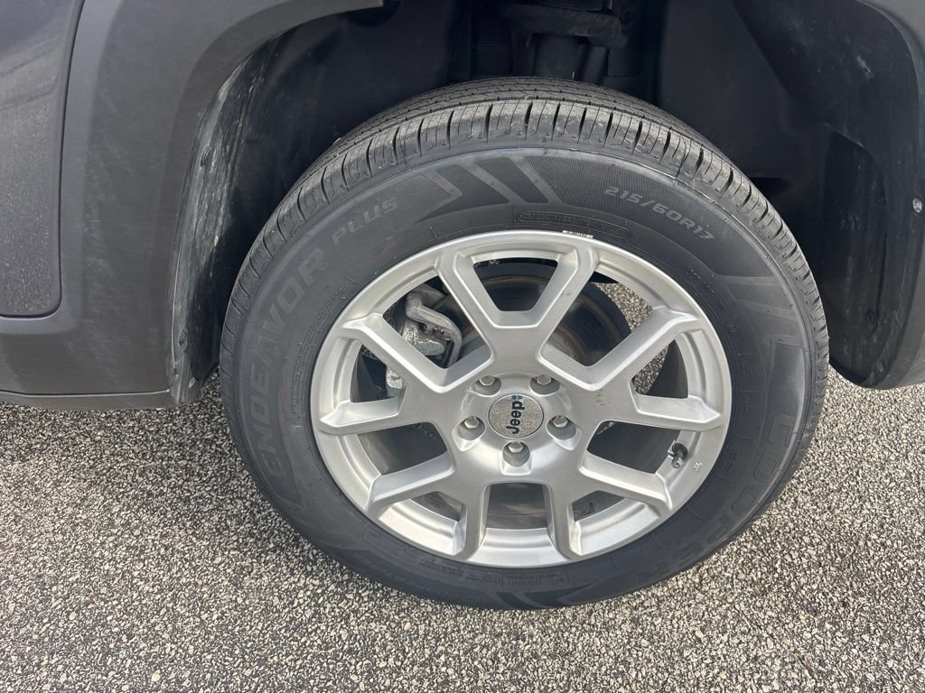 Used 2023 Jeep Renegade Latitude AWD/4WD image 14