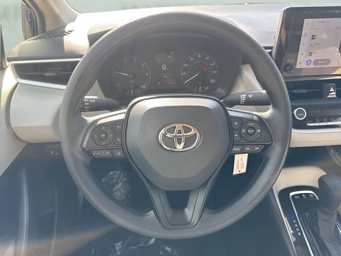 Used 2025 Toyota Corolla LE image 12