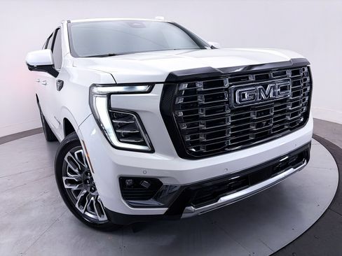 Used 2025 GMC Yukon XL Denali Ultimate AWD/4WD image 3