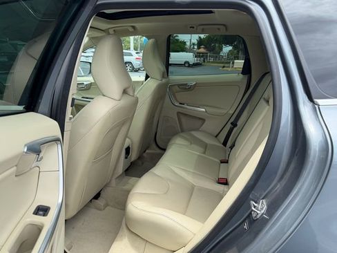 Used 2016 Volvo XC60 T6 w/ Proximity Package AWD/4WD image 13