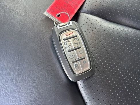 Used 2023 Chrysler Pacifica Touring-L FWD image 45