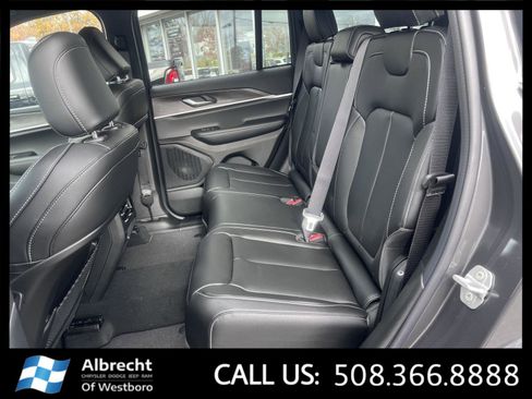 New 2025 Jeep Grand Cherokee Limited w/ Black Appearance Package image 12