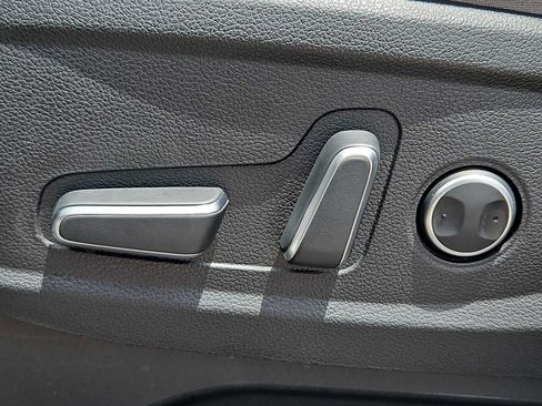 Certified 2025 Hyundai Palisade SEL FWD image 17