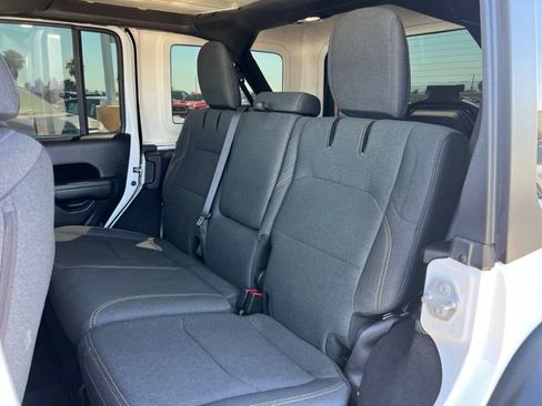 Used 2024 Jeep Wrangler Unlimited AWD/4WD image 15