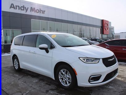 Used 2023 Chrysler Pacifica Touring-L