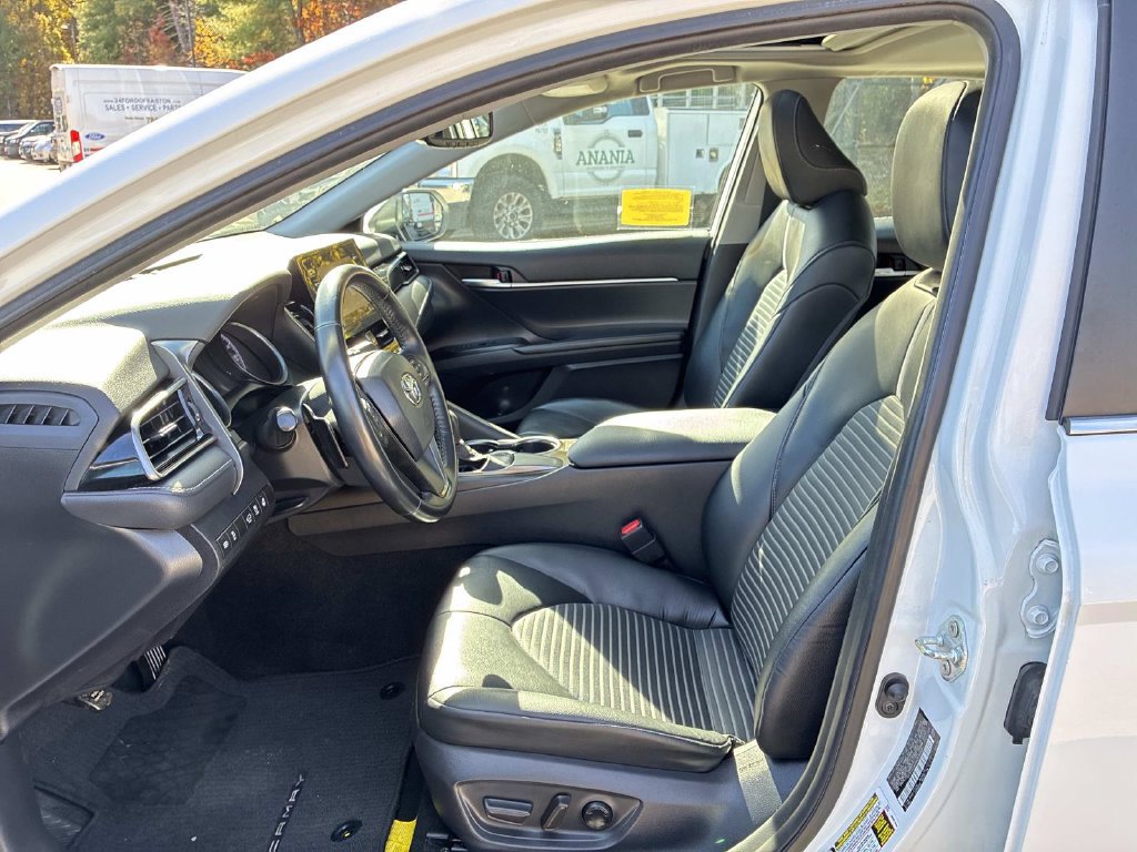 Used 2021 Toyota Camry SE w/ Cold Weather Package FWD image 19