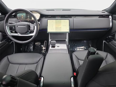 Used 2025 Land Rover Range Rover SE image 9