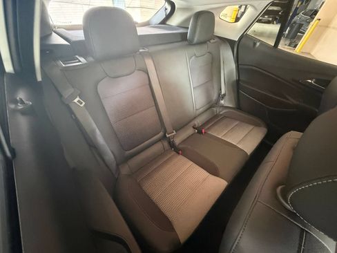 Used 2025 Chevrolet Trax LT FWD image 33