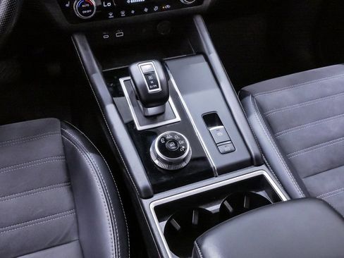 Used 2024 Mitsubishi Outlander SE image 19