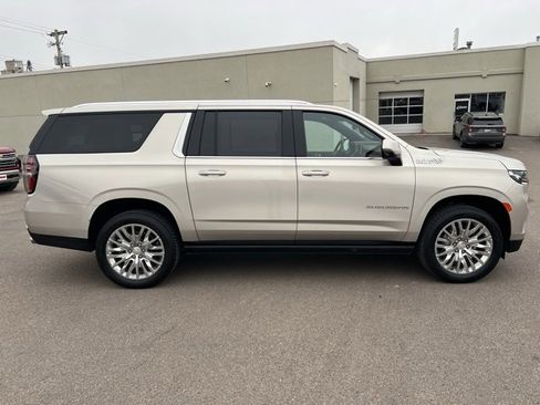 Used 2024 Chevrolet Suburban High Country image 8