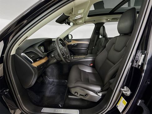 Certified 2025 Volvo XC90 B6 Plus w/ Protection Package Premier image 21