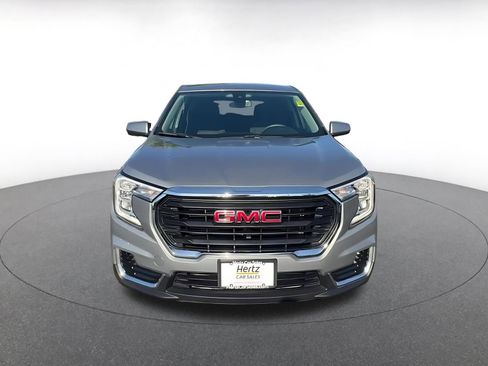 Used 2024 GMC Terrain SLE FWD image 4