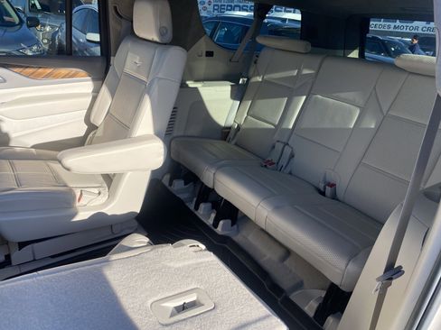 Used 2022 Cadillac Escalade ESV Sport Platinum image 14