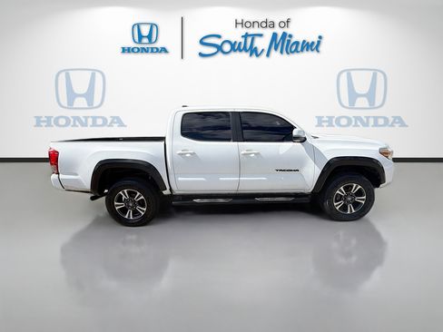 Used 2016 Toyota Tacoma TRD Sport w/ Premium & Technology Package image 8