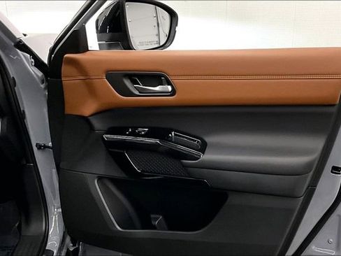 New 2026 Nissan Pathfinder Platinum image 38