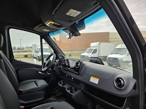 New 2025 Mercedes-Benz Sprinter 2500 image 14