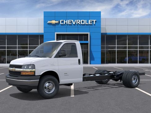 New 2025 Chevrolet Express 4500 w/ Power Convenience Package RWD image 2