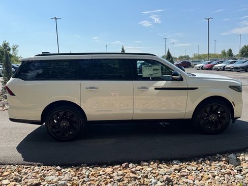 New 2025 Lincoln Navigator L Reserve w/ Jet Appearance Package image 6