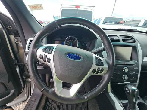 Used 2014 Ford Explorer XLT w/ Equipment Group 202A AWD/4WD image 15