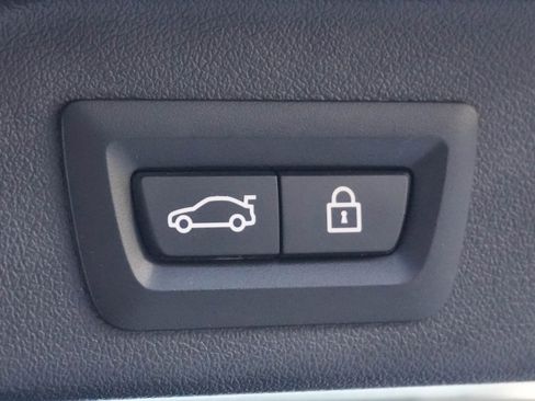 Used 2023 BMW X5 xDrive40i w/ Executive Package image 41