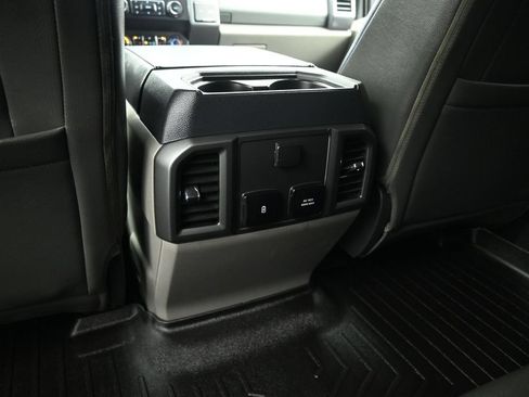 Used 2022 Ford F250 XLT w/ XLT Premium Package AWD/4WD image 16