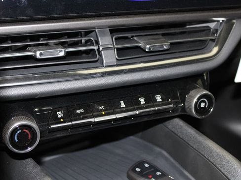 New 2026 Chevrolet Equinox EV LT image 36