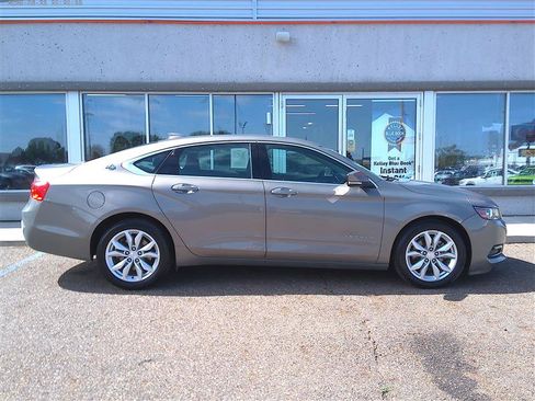 Used 2019 Chevrolet Impala LT FWD image 4
