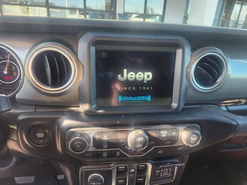 Used 2023 Jeep Gladiator Overland image 12