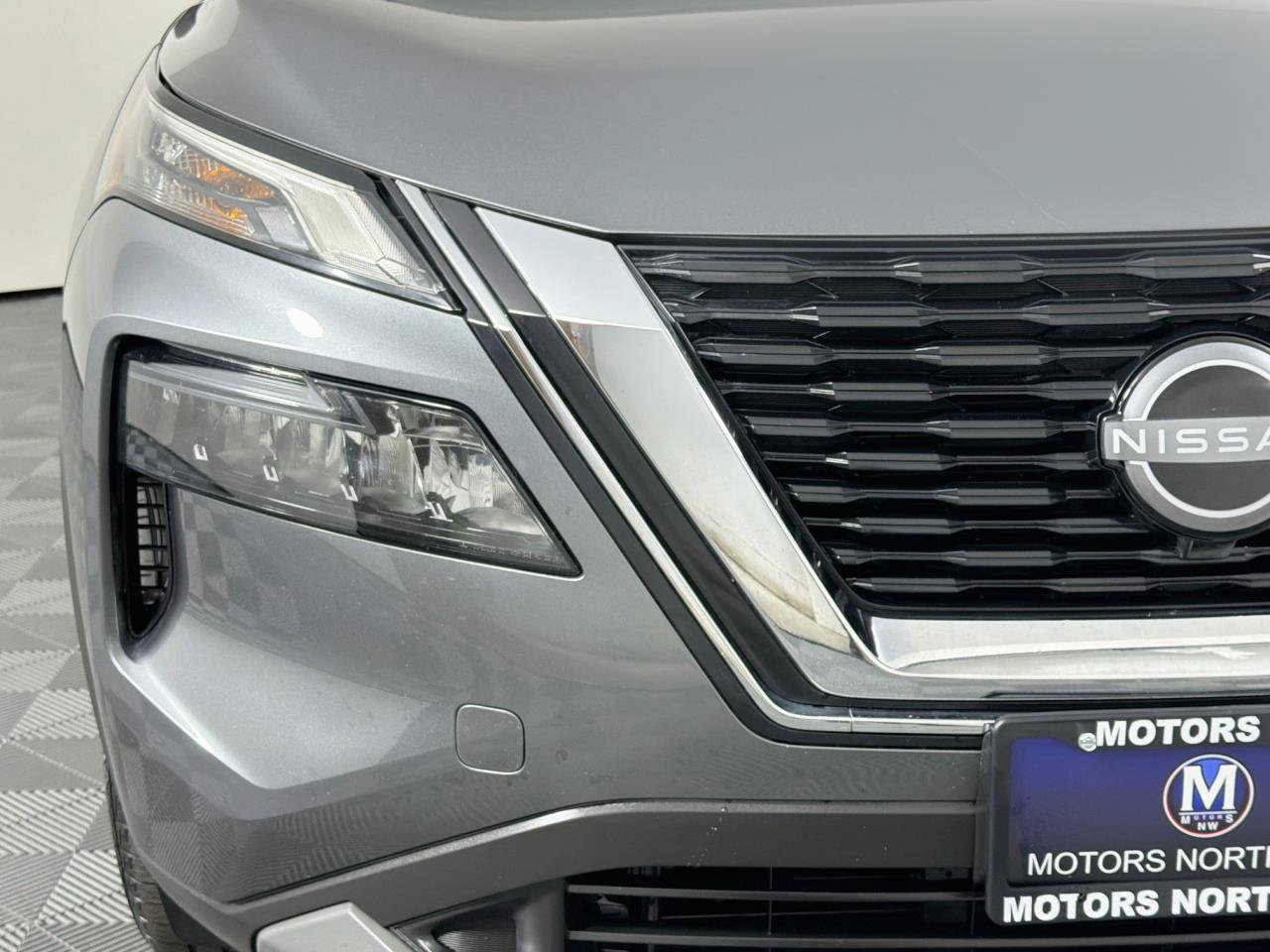 Used 2023 Nissan Rogue S AWD/4WD image 3