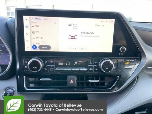 Used 2023 Toyota Highlander Limited image 18