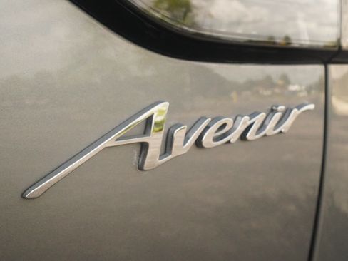 Used 2024 Buick Envision Avenir AWD/4WD image 38
