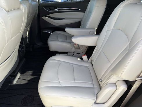 Used 2018 Buick Enclave Essence image 25