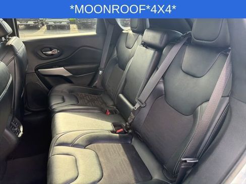 Used 2022 Jeep Cherokee Latitude w/ Sun & Sound Group AWD/4WD image 18