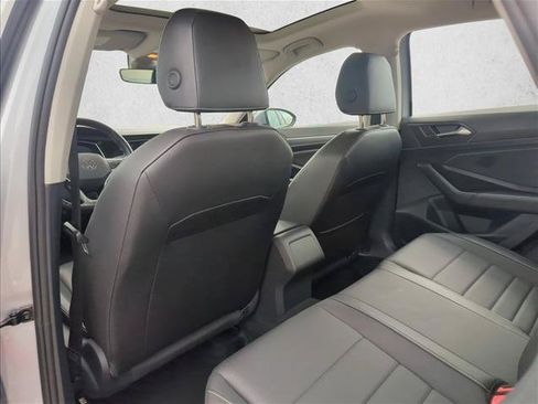 Used 2024 Volkswagen Jetta SE FWD image 17