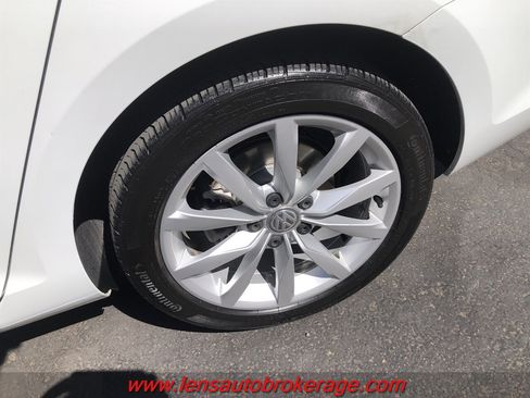 Used 2017 Volkswagen Golf SE FWD image 26