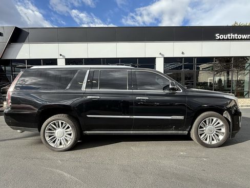Used 2017 Cadillac Escalade ESV Platinum image 8