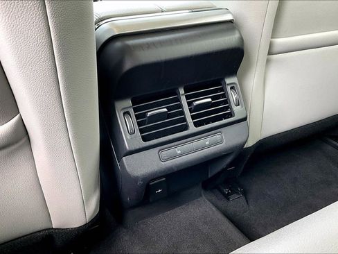 Used 2022 Land Rover Range Rover Evoque SE image 10