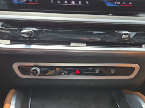 Used 2025 BMW X6 M60i AWD/4WD image 31